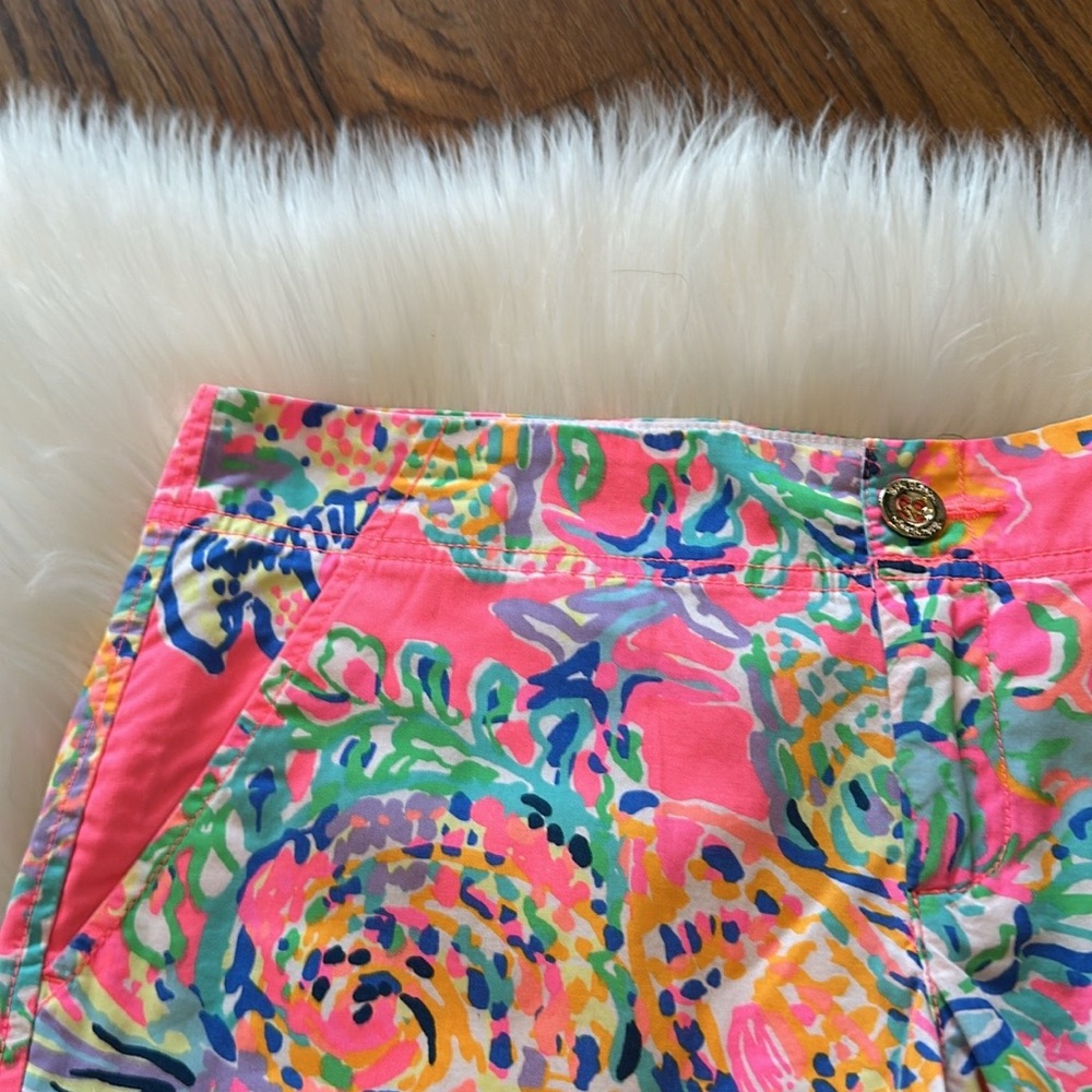 Lilly Pulitzer Kerrie Short in It’s Always Summer Somewhere - Picture 2 of 5